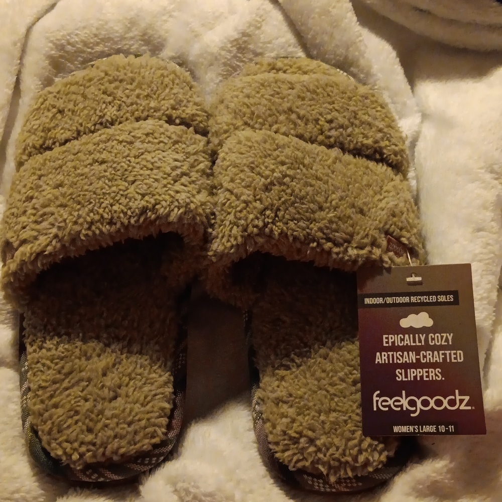 Feelgoodz Women's Slippers large 10 - 11 color basil